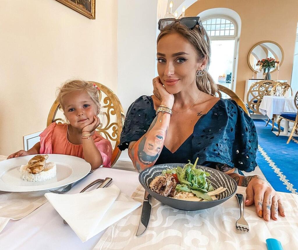 Lucia Lucid Sládečková so svojou rozkošnou dcérkou Lýdiou...
