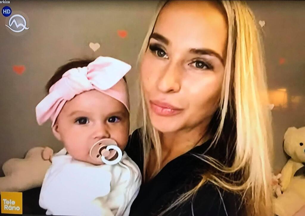 Január 2021: Lucia Mokráňová prvýkrát ukázala dcérku v plnej paráde a rovno v živom vysielaní Telerána.