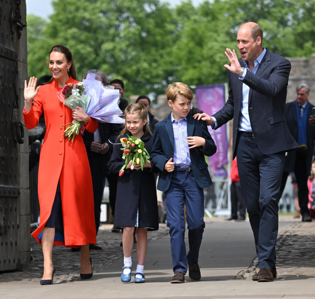 Princezná Charlotte a princ George počas svojho prvého oficiálneho podujatia mimo Londýna v Cardiffe.