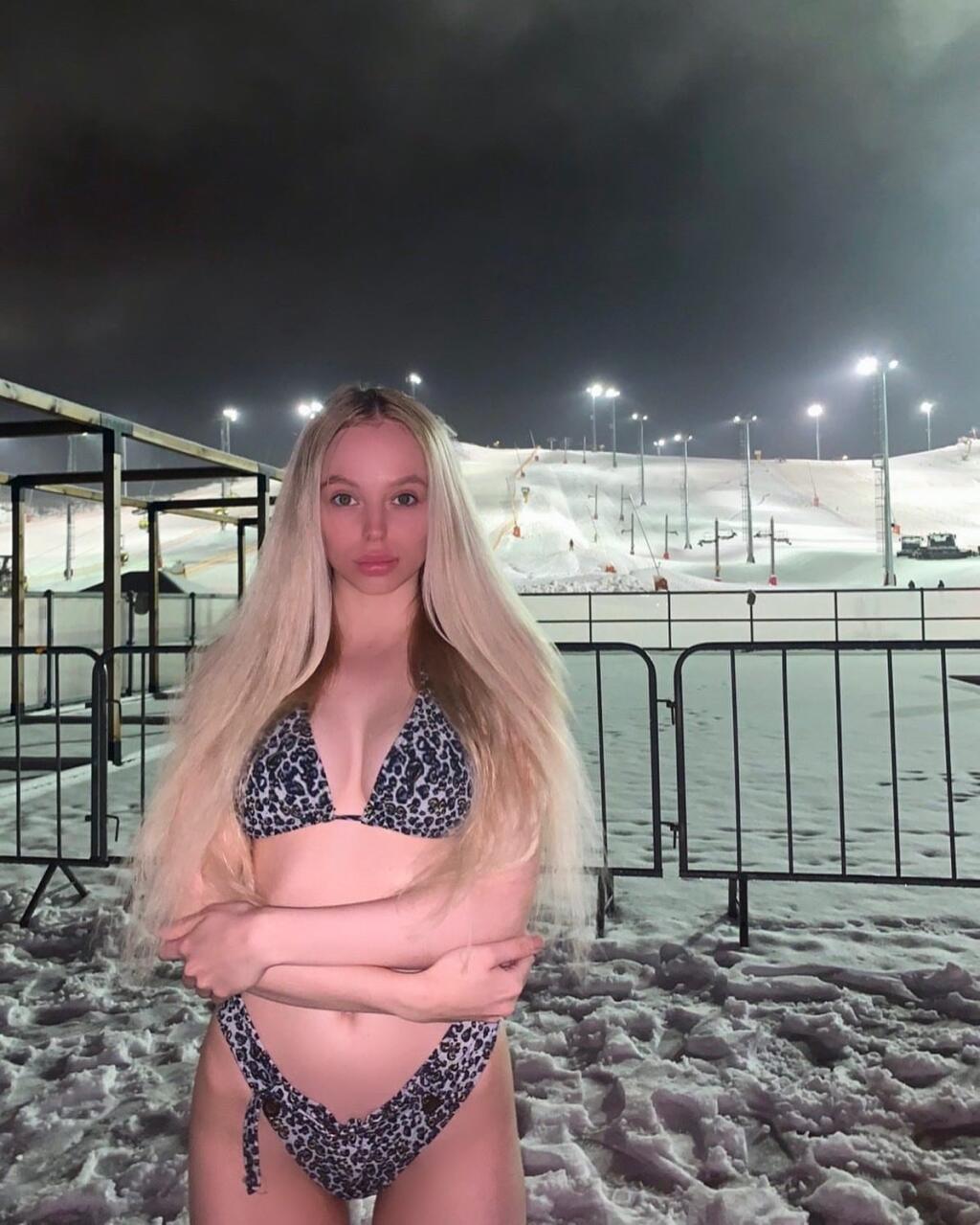 Krásna Ruska Taňa Mirošinováfandí od začiatku turnaja Slovákom.