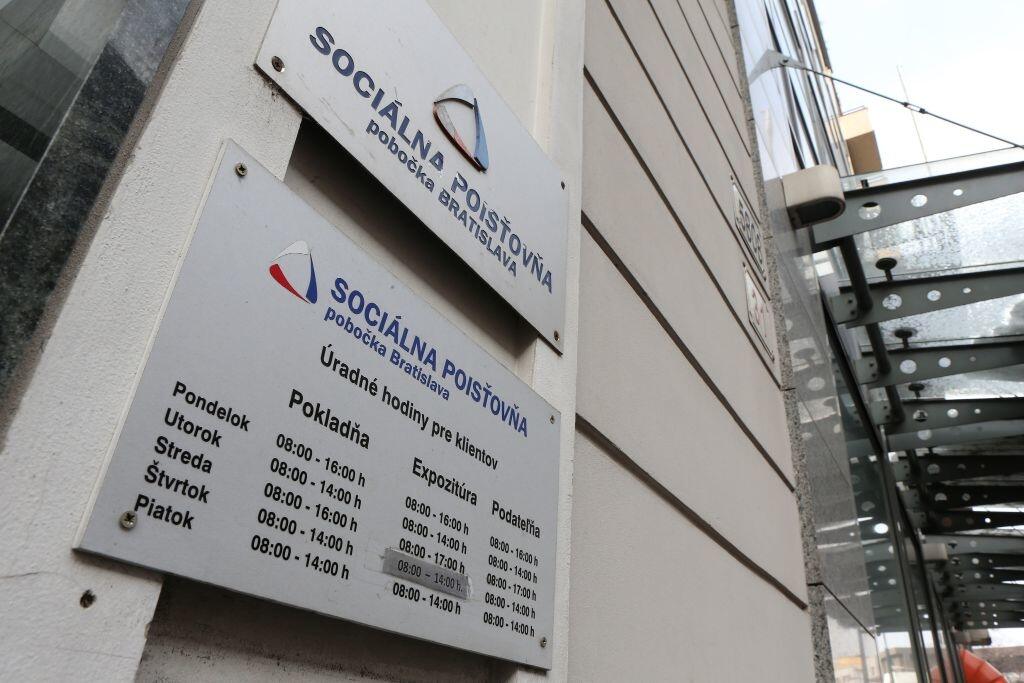 Sociálna poisťovňa bude od budúceho roka vyplácať dôchodcom vyššie penzie.