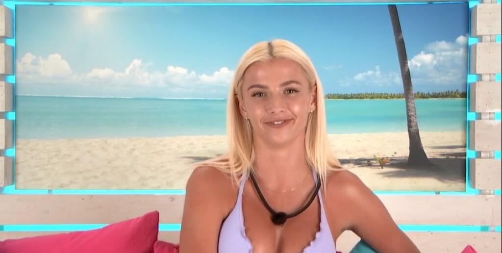 Laura z Love Island bez mejkapu.