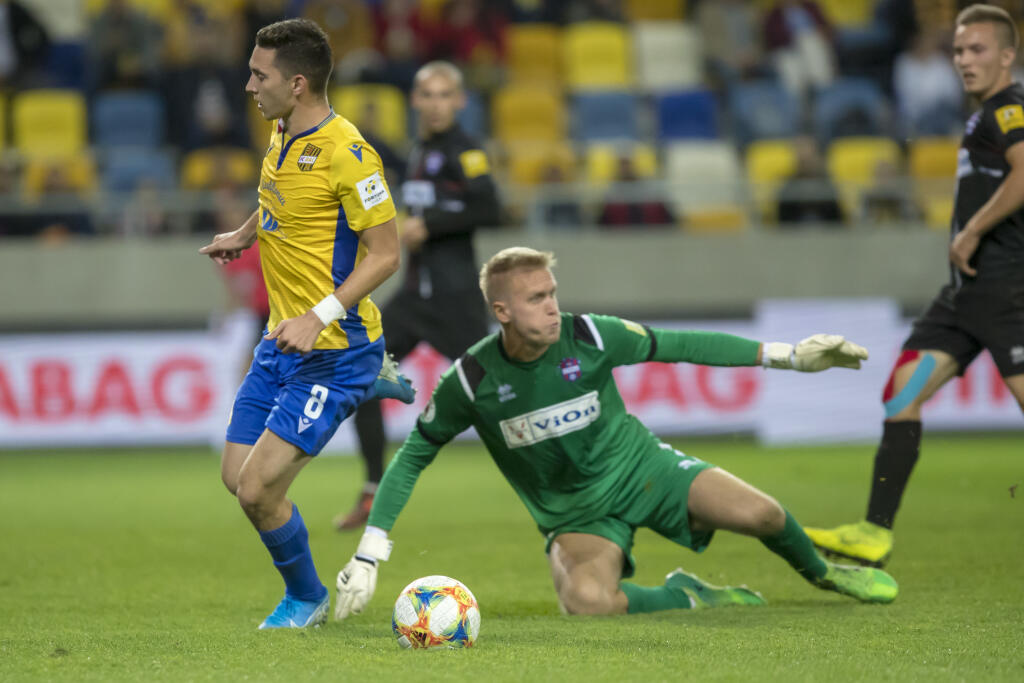 Futbalové kluby už majú od vlády povolenie opäť zarezávať naplno.
