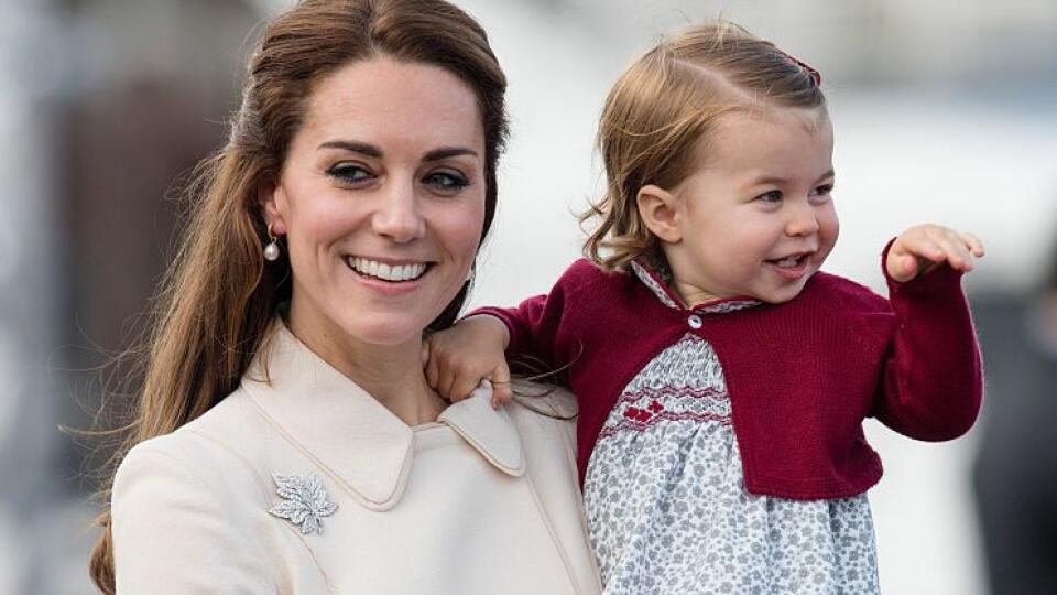 2016: Vojvodkyňa Kate a princezná Charlotte