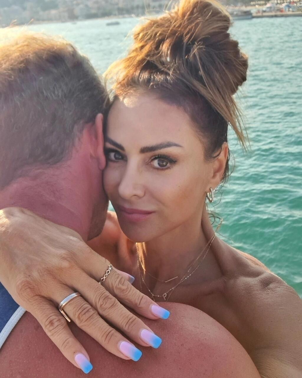 Zora Czoborová si v lete užíva na cestách po Južnej Európe, ale nezaháľa ani pracovne. Trénuje zákazníčky na letných zájazdových fitness pobytoch.