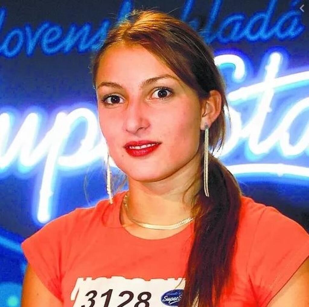 Rok 2004: Monika Zázrivcová, keď súťažila v prvej sérii SuperStar. Skončila pred bránami finálových kôl.