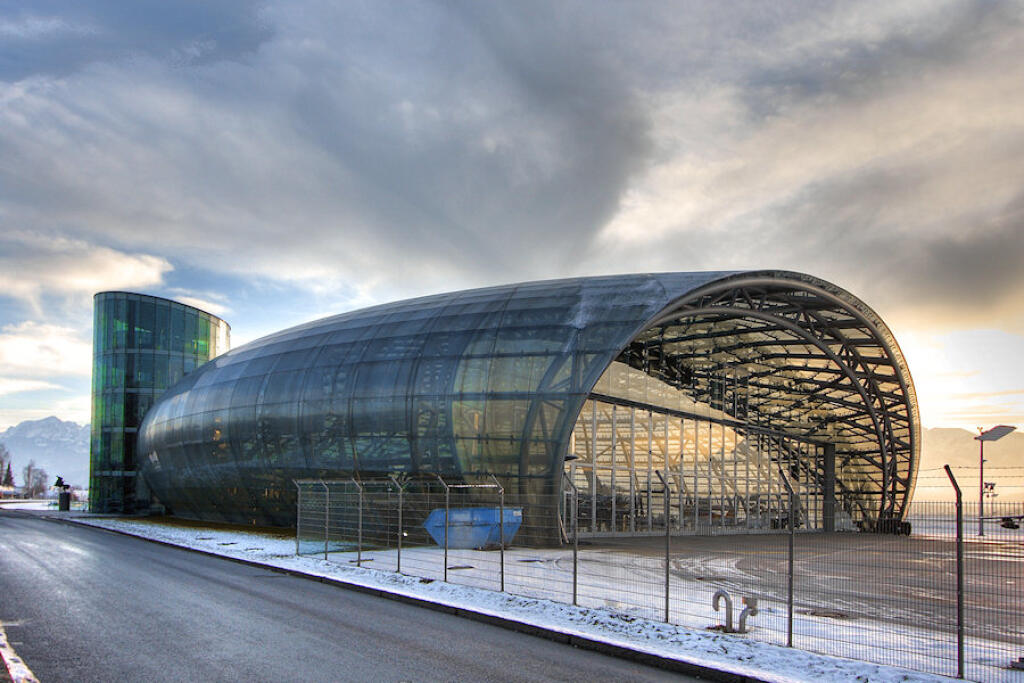 Ангар 7 москва. Ангар 7 Зальцбург. Здание Ангара любимый город. Building. Hangar photo.