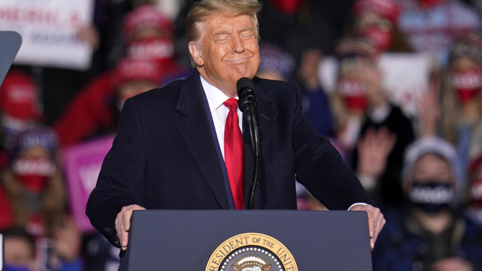 JB 3 Erie - Americký prezident Donald Trump  počas prejavu na predvolebnom zhromaždení v meste Erie, v americkom štáte Pennsylvánia 20. októbra 2020. FOTO TASR/AP

President Donald Trump speaks during a campaign rally at Erie International Airport Tom Ridge Field in Erie, Pa, Tuesday, Oct. 20, 2020. (AP Photo/Gene J. Puskar)