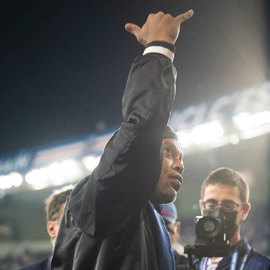 Ronaldinho si zápas v Paríži užíval.
