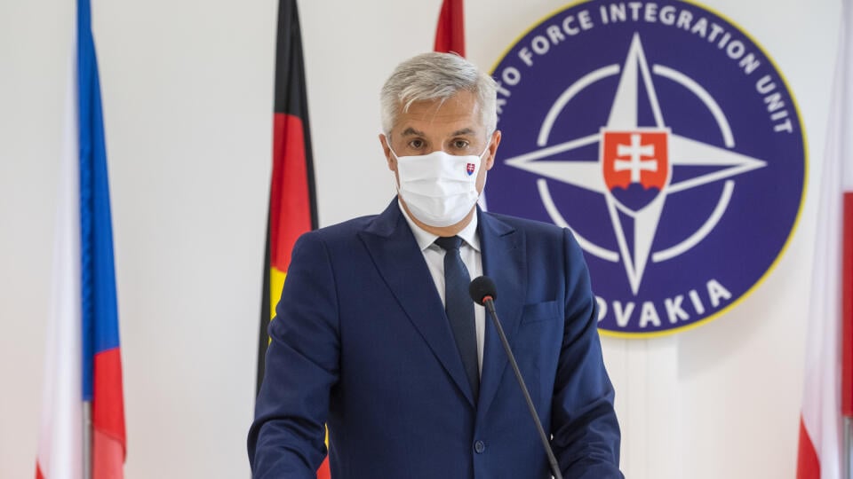 Na snímke minister zahraničných vecí a európskych záležitostí SR Ivan Korčok počas tlačovej konferencie po návšteve Styčného tímu pre integráciu síl NATO na Slovensku (NFIU) v Bratislave 19. mája 2020. FOTO TASR - Jaroslav Novák