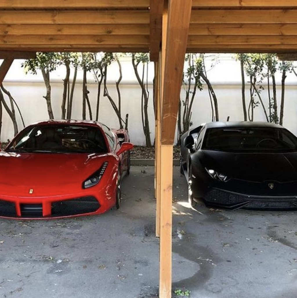 V talianskej garáži Marek Hamšík parkoval aj čierne Lamborghini Huracan zo 611 koňmi a cenou 220-tisíc eur.