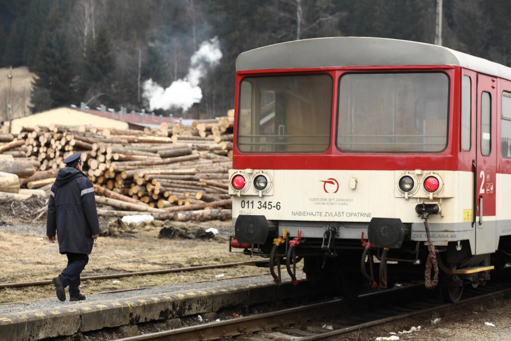 20110304 Zeleznice Makov, reportaz o zruseni lokalnych vlakovych liniek, sever Slovenska, Orava, okolie Trencina, fotene pre: P. Galan