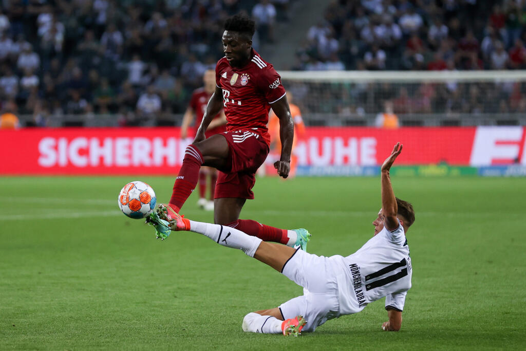 Úradujúci šampión nemeckej futbalovej ligy Bayern Mníchov neodštartoval sezónu ideálne. Na ihrisku Borussie Mönchengladbach remizoval v piatkovom otváracom stretnutí 1. kola 1:1.