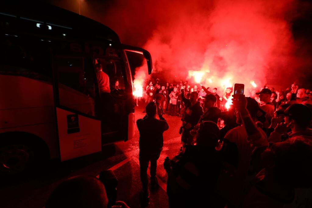 Hráči Slovana Bratislava oslavujú po získaní rekordného deviateho titulu v Tipos extralige.