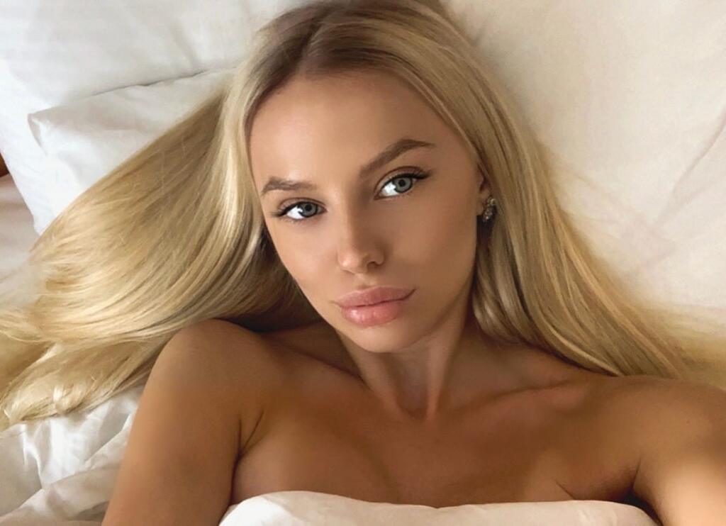 Krásna Ruska Taňa Mirošinováfandí od začiatku turnaja Slovákom.