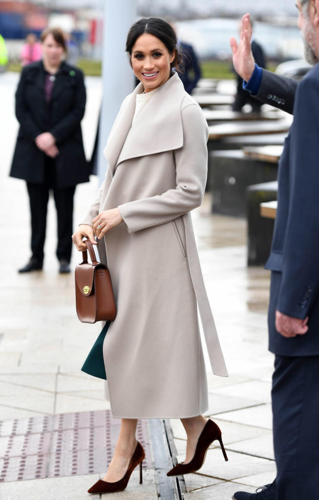 Prečo Meghan Markle nosí topánky o číslo väčšie? Chytrý stylingový trik celebrít vás dostane!