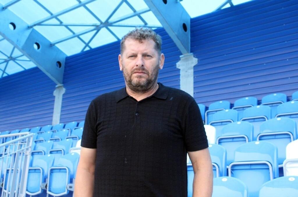 „Mužstvo poznám. Budem sa snažiť, aby pozitívnych vecí bolo viac ako negatívnych. Samozrejme, je to čerstvé, veľa času na rozmýšľanie nie je. Príprava je krátka, zápasy sú naplánované," uviedol Süttö pre klubový web.