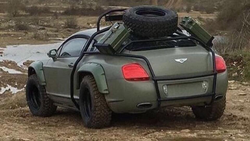 Armádny off-road Bentley