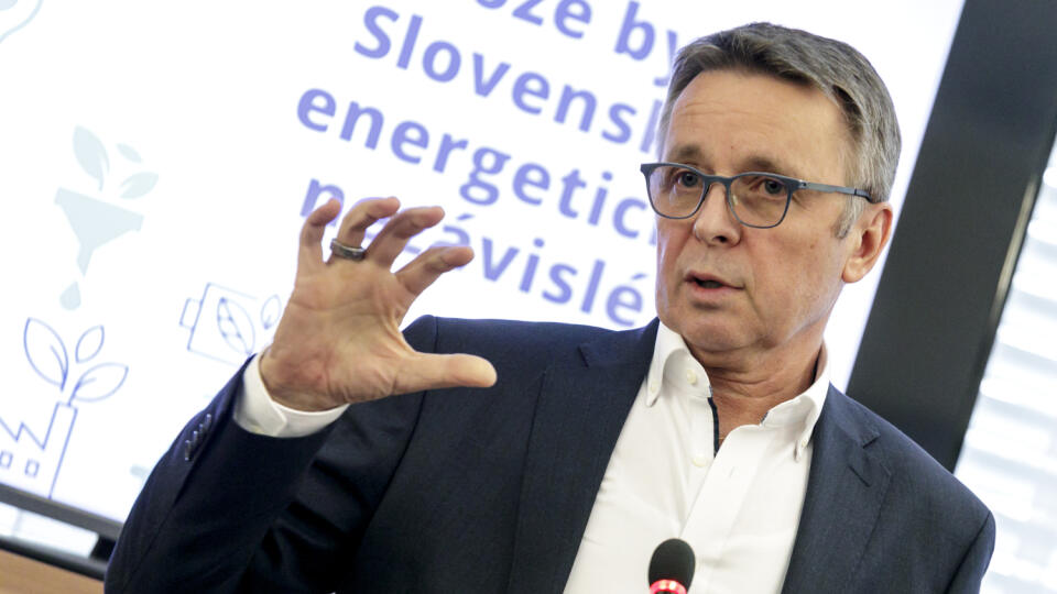 Na snímke bývalý podpredseda vlády, minister financií SR a bývalý poradca ukrajinskej vlády Ivan Mikloš počas stálej konferencie pod názvom Energeticky nezávislé Slovensko v Bratislave 4. apríla 2022. FOTO TASR – Dano Veselský
