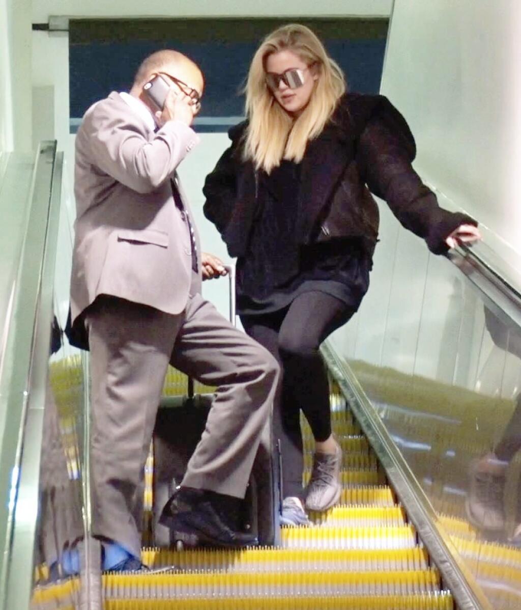 Khloe Kardashian looks like she's packing on the pounds as the reality super star steps out for the first time since confirming her pregnancy. December 23, 2017 /, Image: 358537953, License: Rights-managed, Restrictions: , Model Release: no, Credit line: Profimedia, X17
