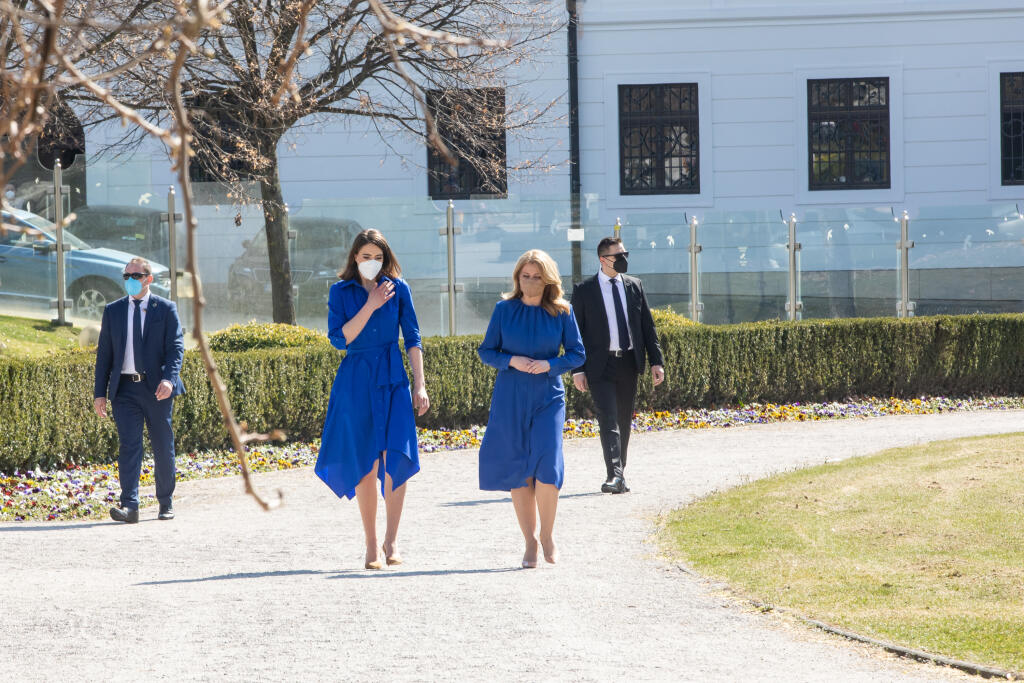 Petra si obliekla podobné šaty, aké mala Kate Middleton pred tromi rokmi vo fabrike McLarenu.