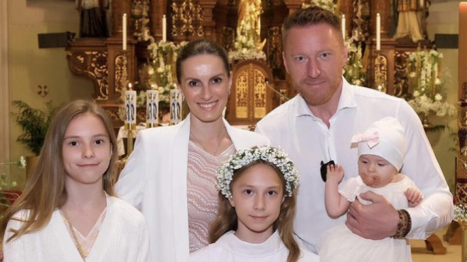 Najväčšiu pozornosť tentoraz nepútal hviezdny Hossa, ale jeho krásna manželka, ktorá doslova žiarila.