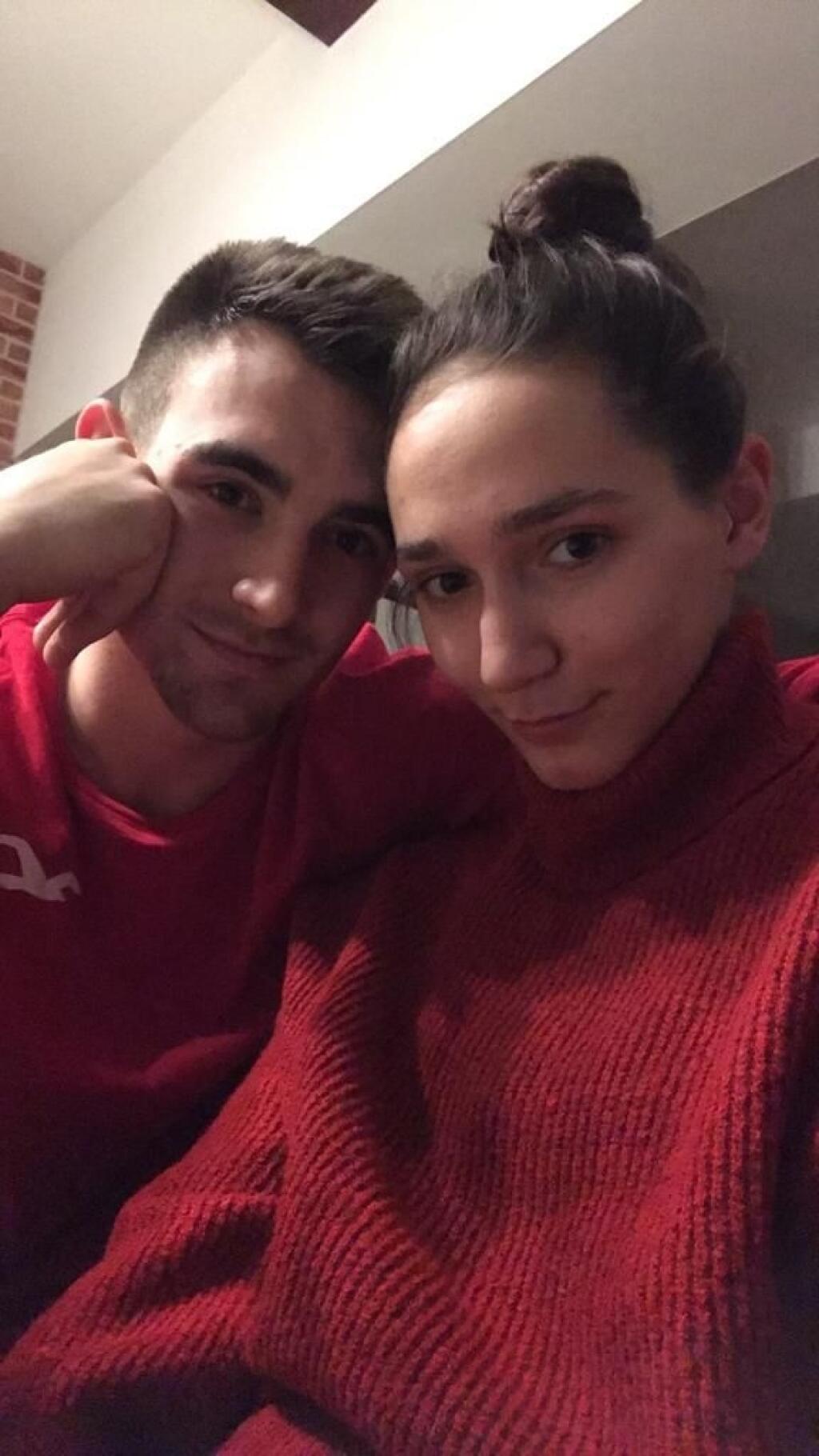 Jakub Prokop randí s volejbalovou reprezentantkou Karolínou Fričovou.
