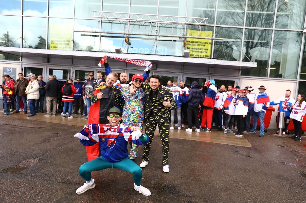 Slovenskí fanúšikovia to roztočili už pred Helsinki Ice Hall.