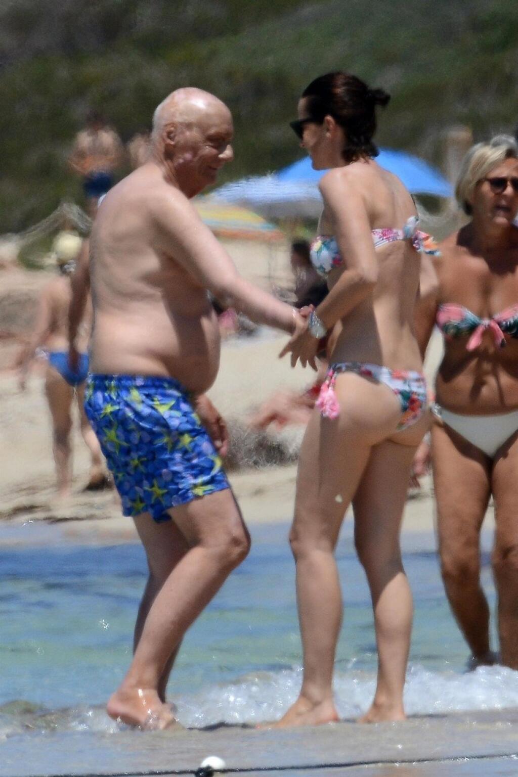 Laudova manželka Birgit má aj po dvoch pôrodoch skvelú postavu. Takto pár dovolenkoval v roku 2018 na Formentere.
