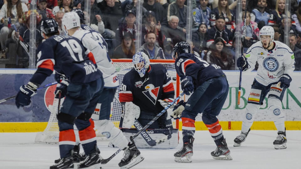 Na snímke Clint Windsor (HC Slovan) počas druhého zápasu finálovej série Kaufland Play Off hokejiovej Tipsport Extraligy.