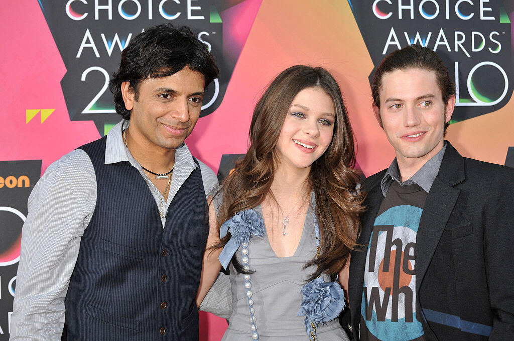 Režisér Knight Shymalan, herečka Nicola Peltz a herec Jackson Rathbone.