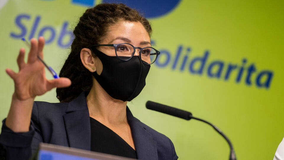 Lucia Ďuriš Nicholsonová tlačová konferencia na tému Nevyužité fondy EÚ, musíme konať