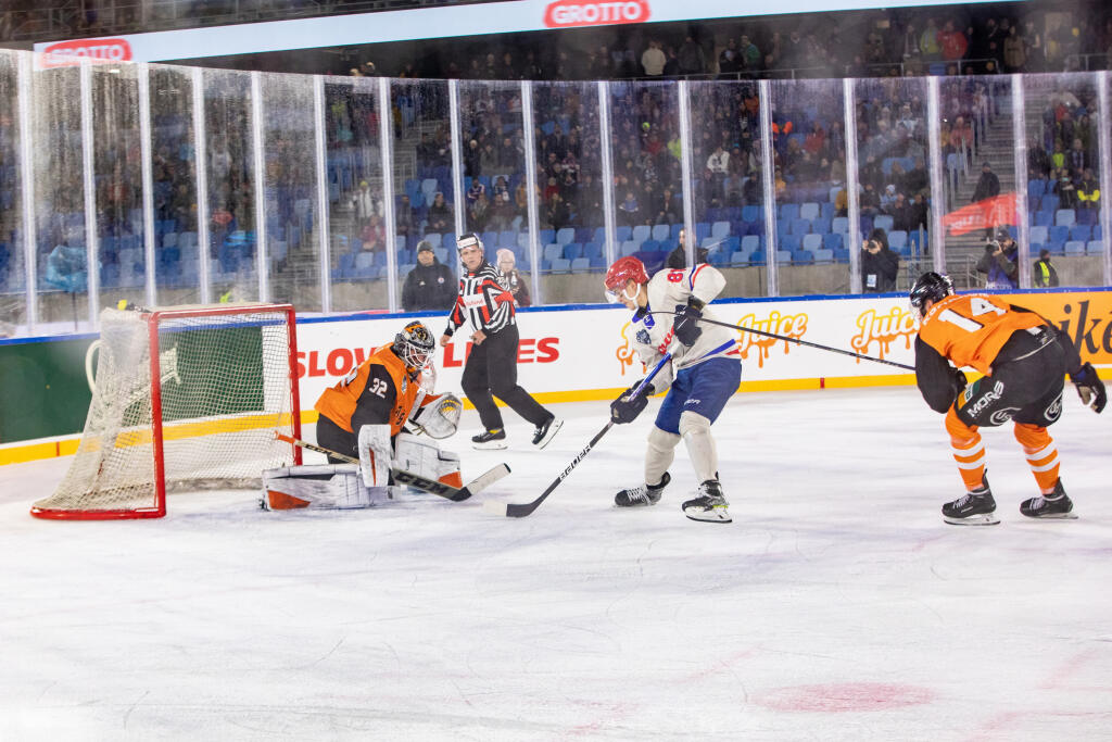 Hokejový zápas medzi HC Slovan a Košice (Winter games)