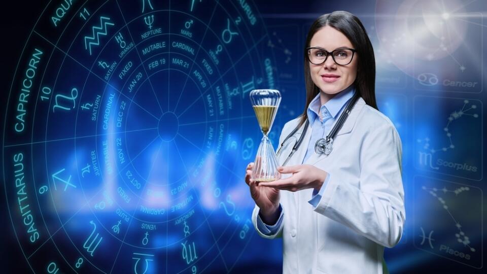 Woman,Doctor,With,Hourglass,,Background,Of,Astrological,Circle