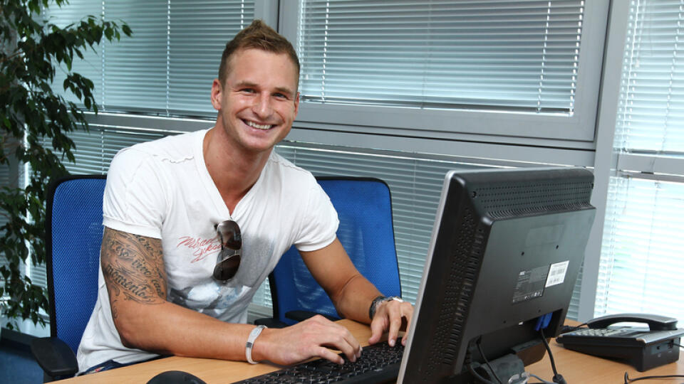 Martin Straňovský počas ONLINE rozhovoru v redakcii Pluska.sk. Cez víkend si zahrá Final Four hádzanárskej Ligy majstrov.