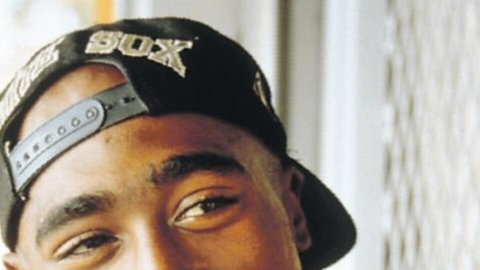 Tupac vydal za svoj život 487 albumov.