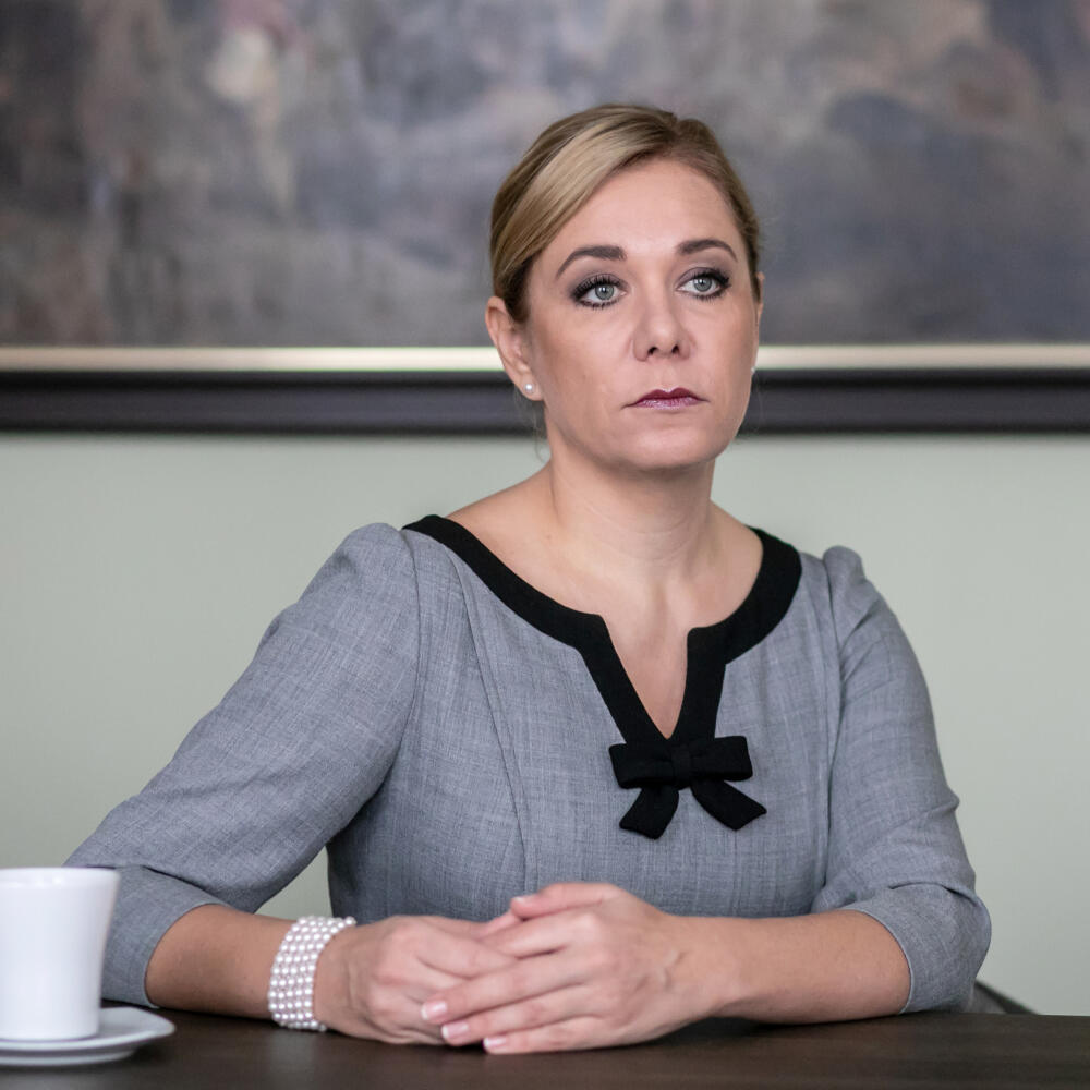 Ministerka vnútra Denisa Saková počas rozhovoru na ministerstve. Od roku 2020 by chcela sedieť aj v parlamente.