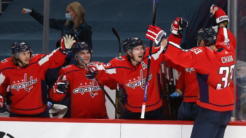 Zdeno Chára si v Capitals otvoril strelecký účet.
