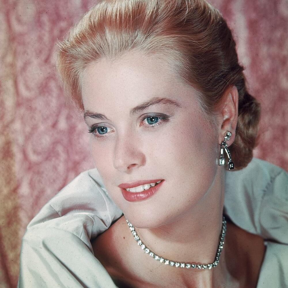American actress Grace Kelly (1929 - 1982), who retired from films in 1956 to marry Prince Rainier III of Monaco. She was killed in a car crash in 1982. (Photo by Hulton Archive/Getty Images)