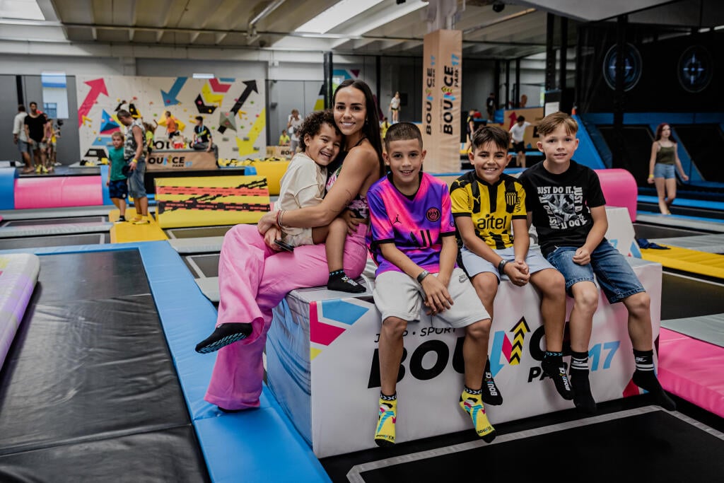 Michaela Gargano so synmi Leom, Matiasom a Thiagom počas slávnostného otvorenia Bounce Park 17, najväčšieho športovo zábavného parku na Slovensku.