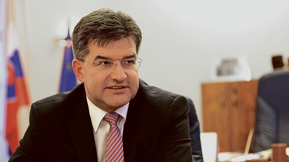 Lajčák od svojho predchodcu vyfasoval kladivko.