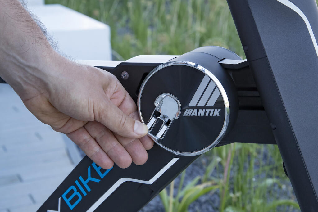 Antik Smart City Bike, skladanie rámu