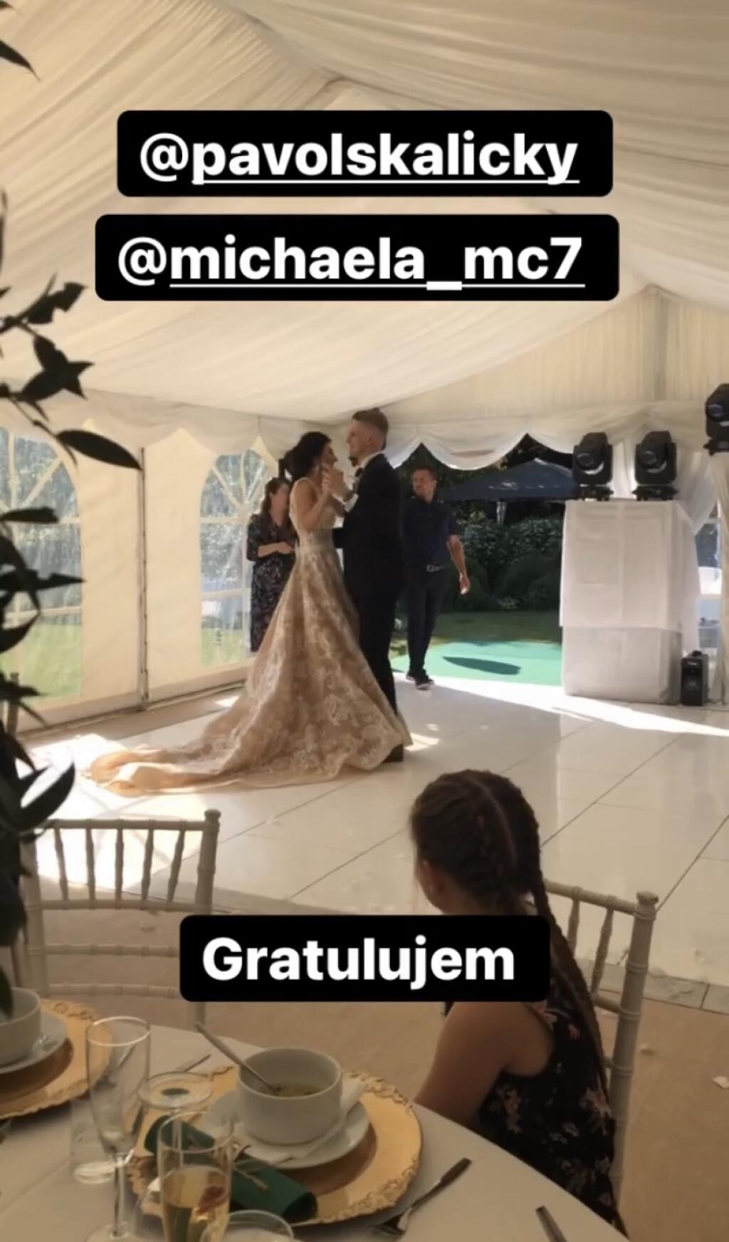 Takto si mladomanželia zatancovali pred svadobnými hosťami.