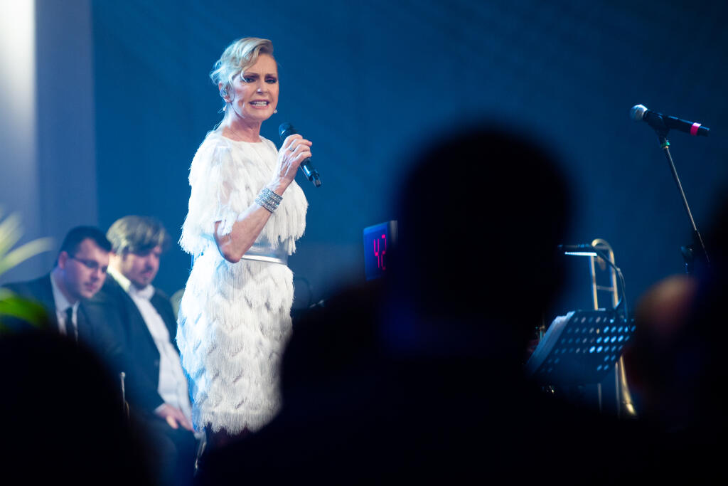 V poradí 98. Medický ples v bratislavskej Inchebe. Na snímke Helena Vondráčková.