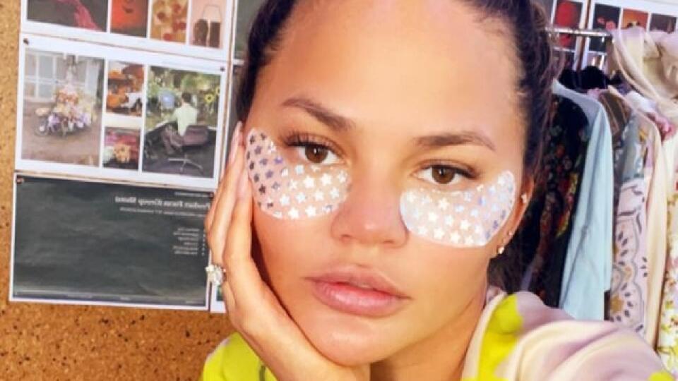 Na nič sa nehrá: Chrissy Teigen všetci mulujú za jej úprimnosť.