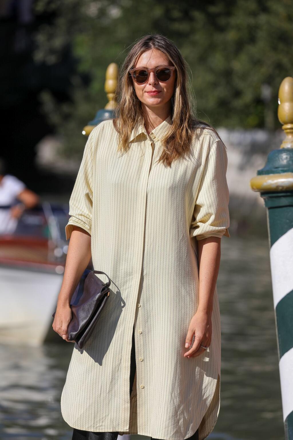Šarapovová sa postarala o rozruch odvážnym outfitom, v ktorom jej bradavky svietili na celé Benátky.