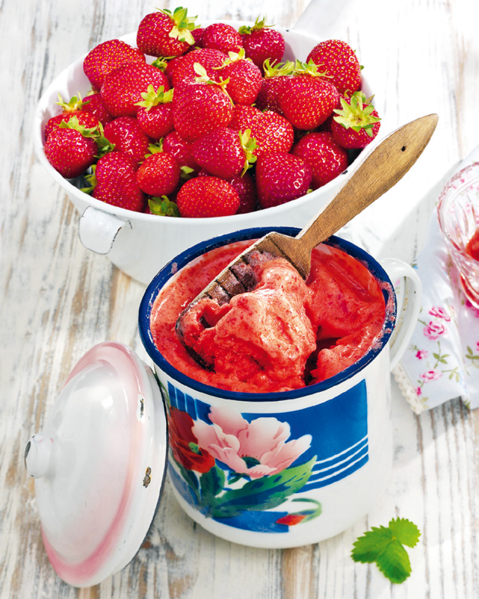DOMÁCI JAHODOVÝ SORBET S MÄTOU