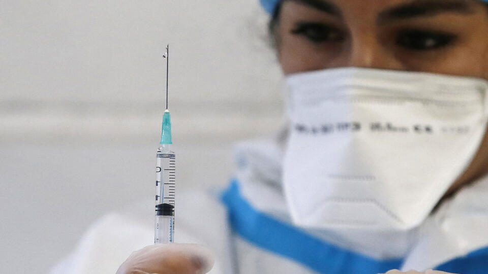 KK14 Rome - A nurse prepares a syringe with a coronavirus vaccine during the vaccination of 80 medical staff in a hospital on 28 December 2020 in Rome.