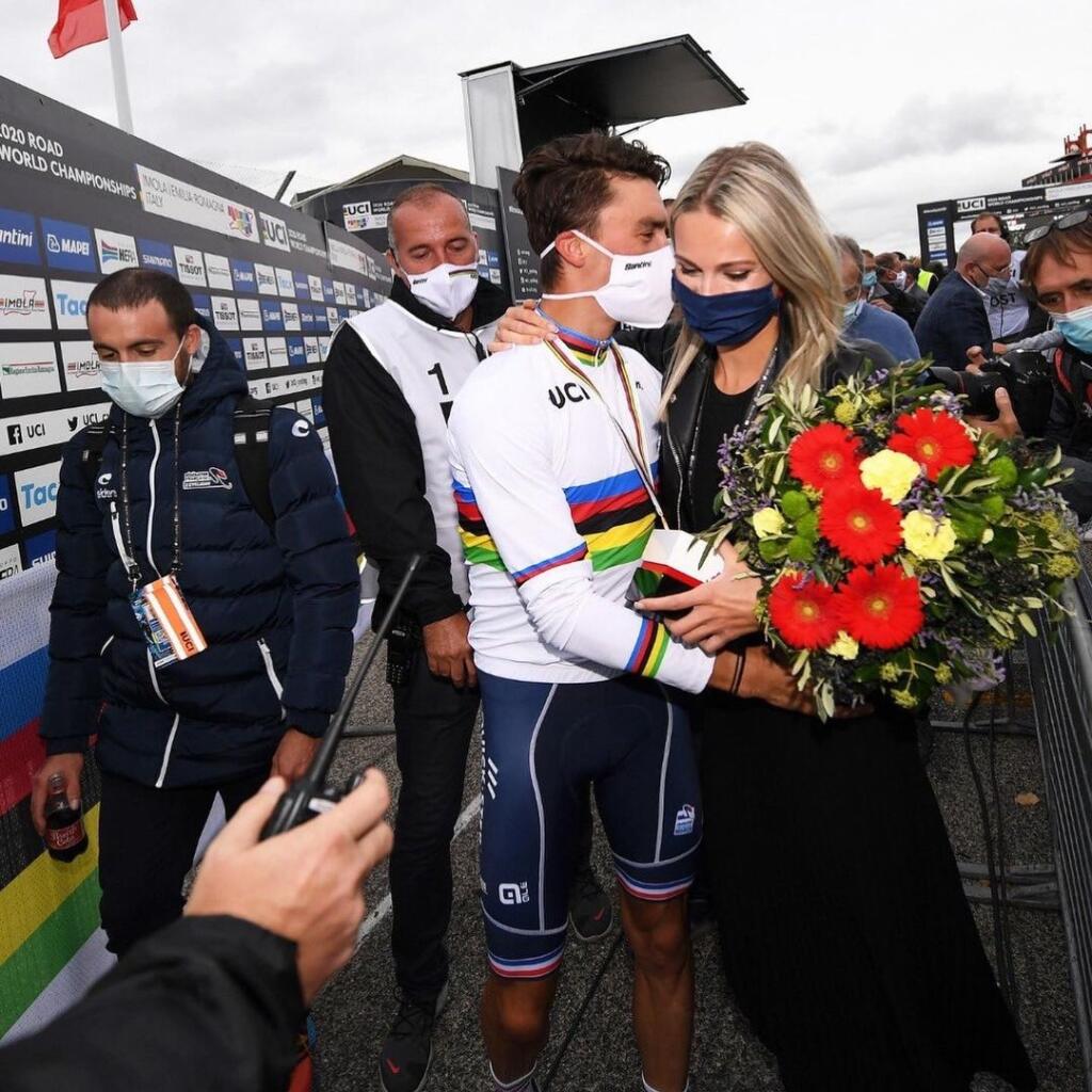 Julian Alaphilippe a Marion Rousseová tvoria pár už takmer dva roky, pričom plodom ich lásky je vysnívaný synček Nino, ktorý sa narodil v júni tohto roku.
