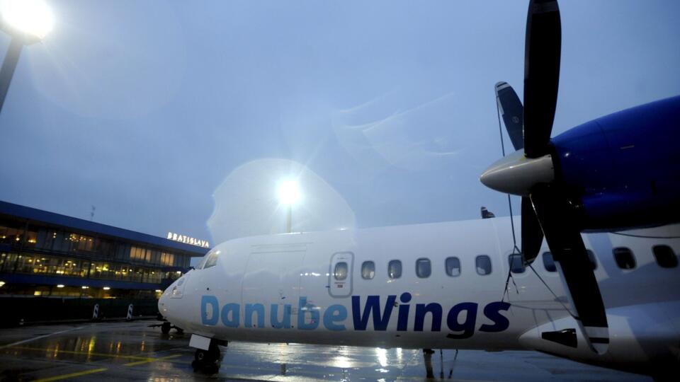 letecká spoloènos Danube Wings letisko Poprad Tatry prepojenie Slovensko regióny Európy pravidelné vnútroštátne medzinárodne linky prevádzkovate¾ letecká spoloènos VIP Wings s. r. o. tlaèovka